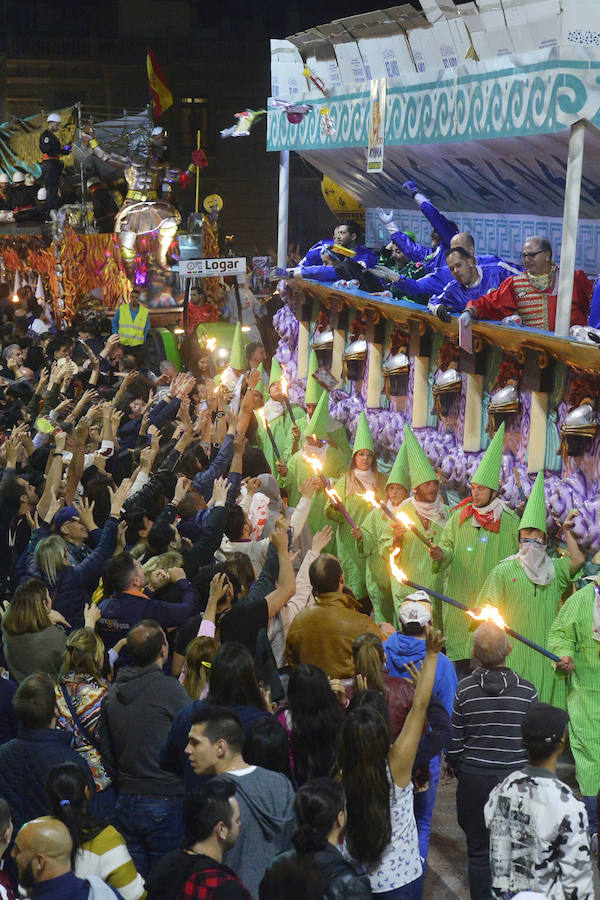 Más de 4.000 personas desfilaron en un cortejo mágico con el reparto de dos millones de juguetes