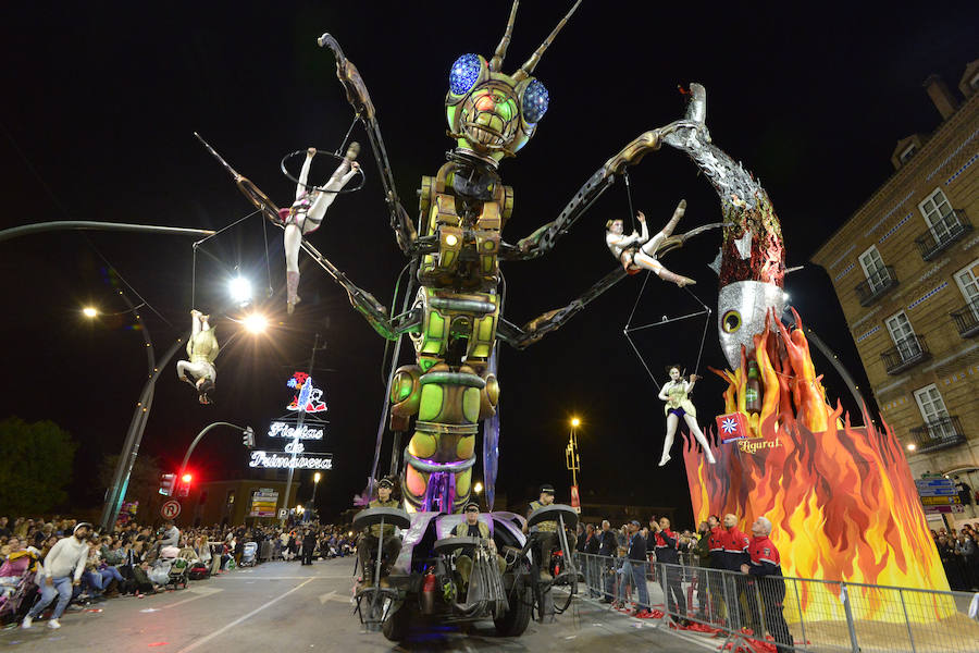 Más de 4.000 personas desfilaron en un cortejo mágico con el reparto de dos millones de juguetes