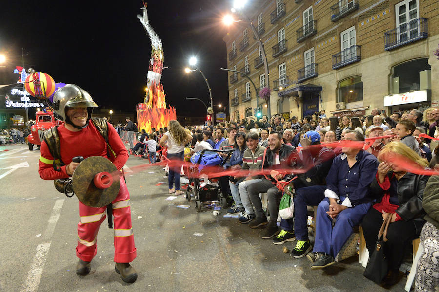 Más de 4.000 personas desfilaron en un cortejo mágico con el reparto de dos millones de juguetes