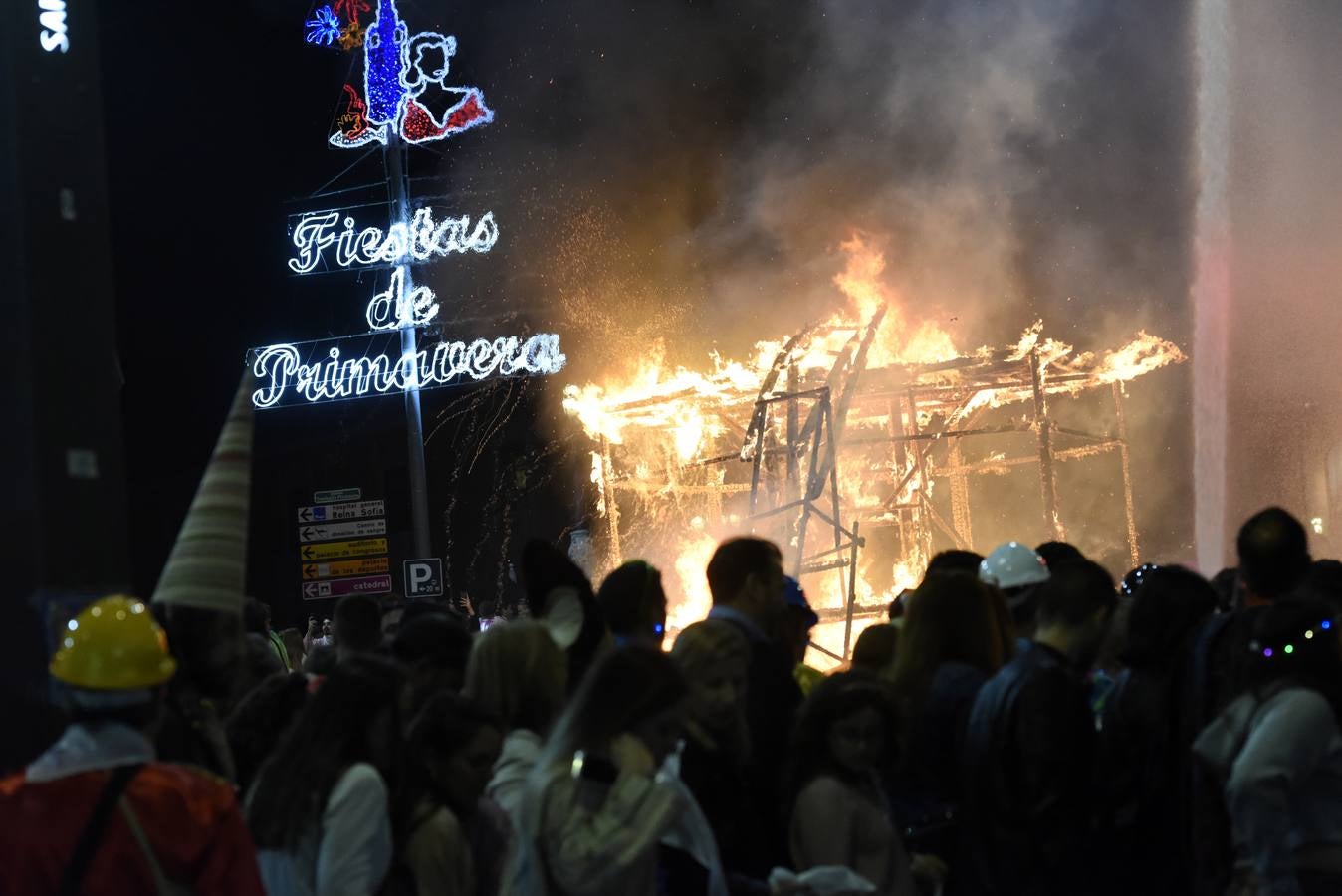 El catafalco de este año medía 14 metros y estaba hecho de madera y carton piedra