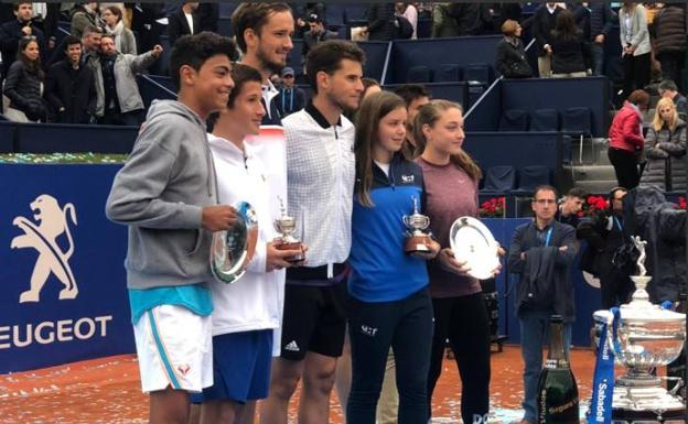 Ariana Geerlings (2ª a la derecha), tras ganar el Conde de Godó infantil.