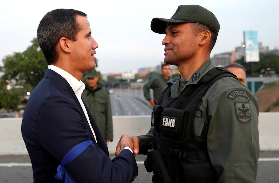 Los opositores Guaidó y Leopoldo López lideran el golpe contra Maduro 