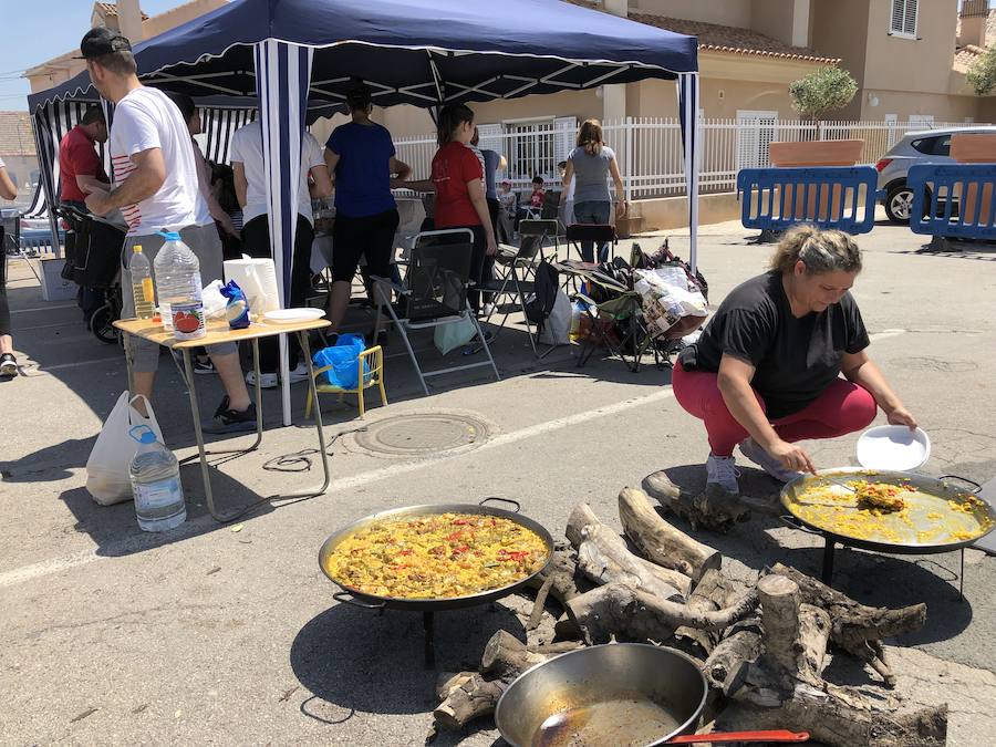 El jurado premia en primer lugar el arroz cocinado por Victoria Andreo, seguido por el de Los Matachines y Ramón Gambín