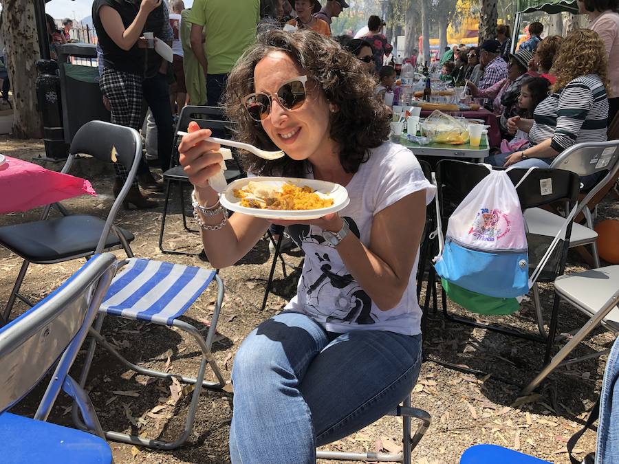 El jurado premia en primer lugar el arroz cocinado por Victoria Andreo, seguido por el de Los Matachines y Ramón Gambín