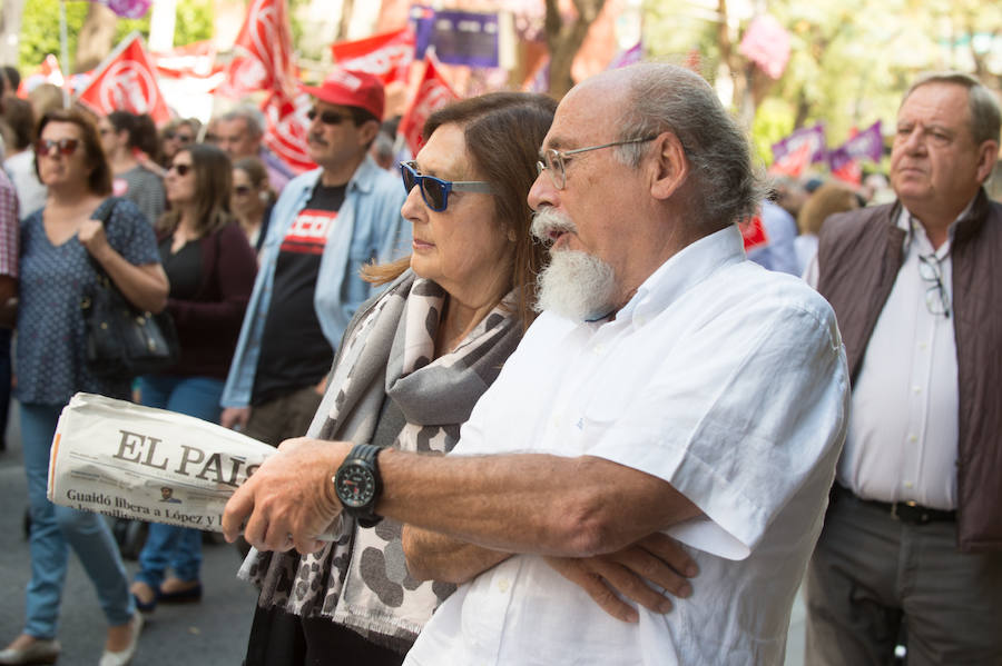 Las marchas del Primero de Mayo en Murcia y Cartagena piden al nuevo Gobierno que piense «primero en las personas» a la hora de elaborar sus políticas, al tiempo que exigen una aplicación efectiva del salario mínimo interprofesional