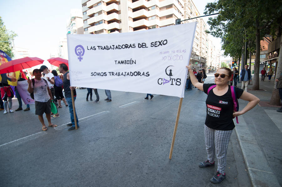 Las marchas del Primero de Mayo en Murcia y Cartagena piden al nuevo Gobierno que piense «primero en las personas» a la hora de elaborar sus políticas, al tiempo que exigen una aplicación efectiva del salario mínimo interprofesional