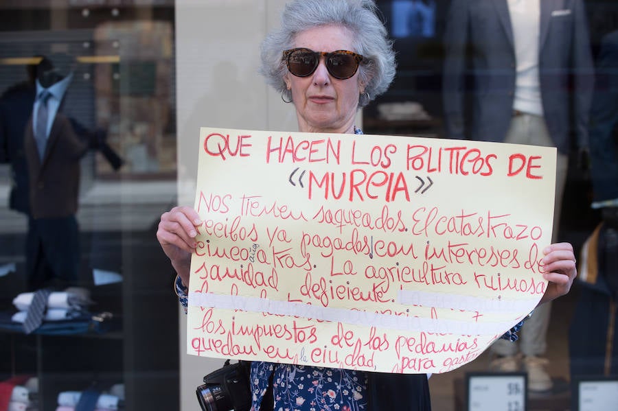 Las marchas del Primero de Mayo en Murcia y Cartagena piden al nuevo Gobierno que piense «primero en las personas» a la hora de elaborar sus políticas, al tiempo que exigen una aplicación efectiva del salario mínimo interprofesional