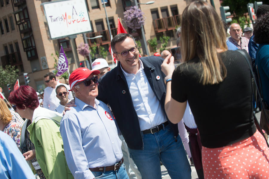 Las marchas del Primero de Mayo en Murcia y Cartagena piden al nuevo Gobierno que piense «primero en las personas» a la hora de elaborar sus políticas, al tiempo que exigen una aplicación efectiva del salario mínimo interprofesional