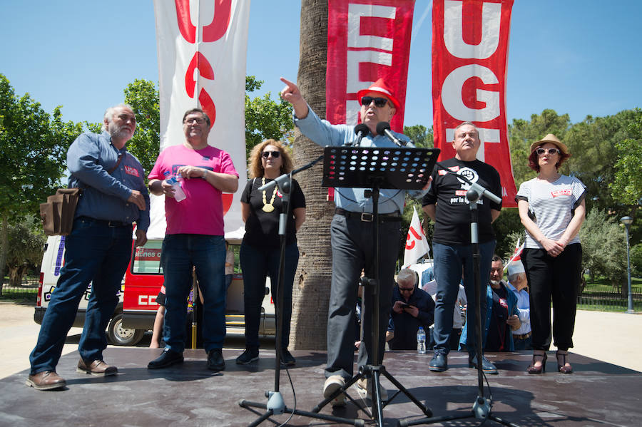 Las marchas del Primero de Mayo en Murcia y Cartagena piden al nuevo Gobierno que piense «primero en las personas» a la hora de elaborar sus políticas, al tiempo que exigen una aplicación efectiva del salario mínimo interprofesional