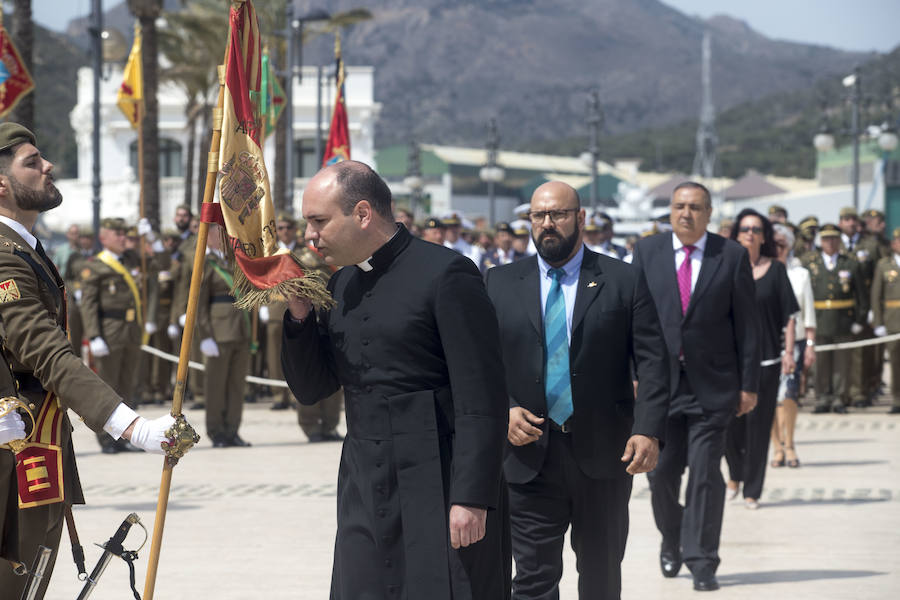 El acto, que comenzó a las 12 horas, rindió honores a la bandera de España y al general jefe del Mando de Artillería Antiaérea del Ejercito de Tierra, Íñigo Pareja Rodríguez