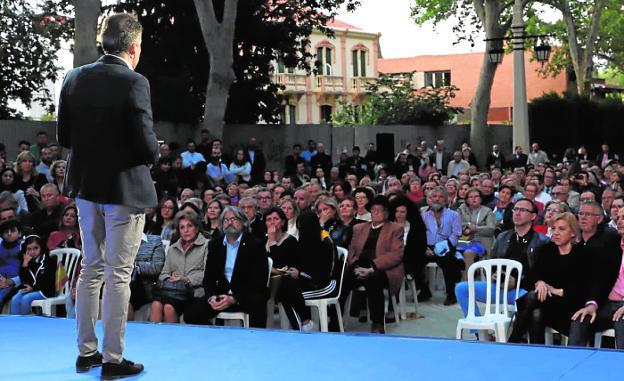 Gil presenta su candidatura en Lorca ante un millar de simpatizantes