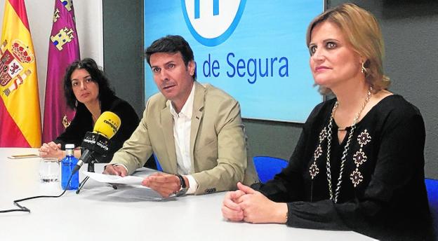 Sonia Carrillo, José Ángel Alfonso e Isabel Gomariz, ayer. 