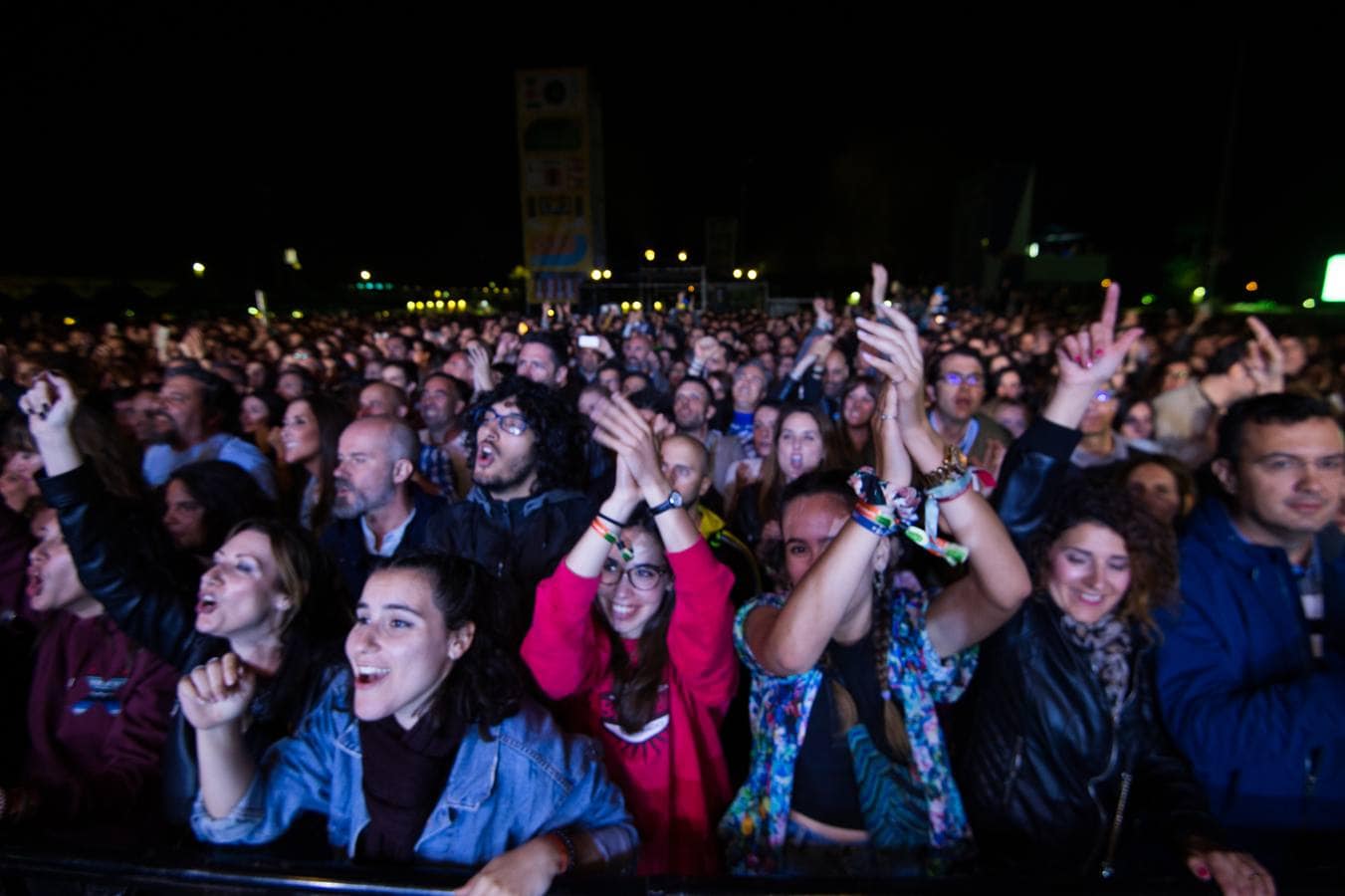 La banda murciana ofrece uno de los conciertos más populosos y coreados.