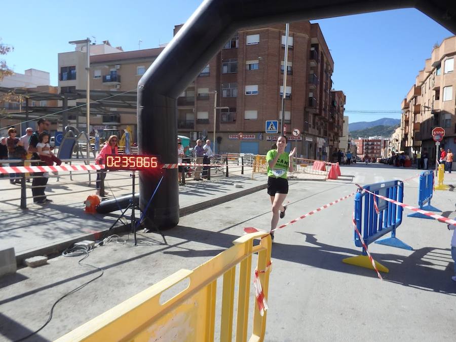 El atleta del Filippedes Moratalla se lleva la IV Carrera Solidaria Down con un tiempo de 30:46 minutos, por los 44:45 para la ganadora femenina