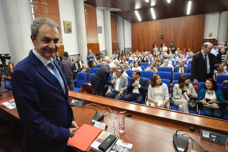El expresidente del Gobierno vaticina que en España se tardará generaciones «en volver a reconocer y rendir homenaje» a las víctimas del Franquismo