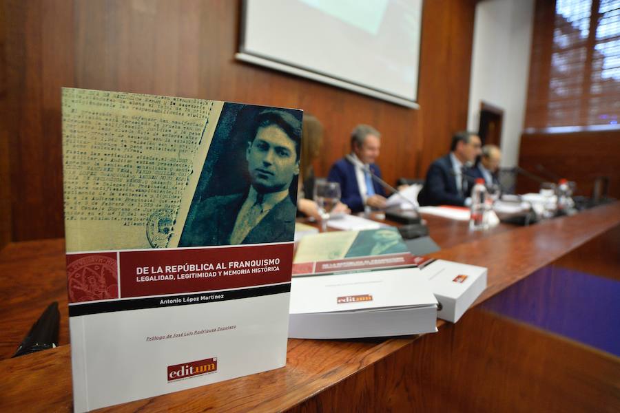 El expresidente del Gobierno vaticina que en España se tardará generaciones «en volver a reconocer y rendir homenaje» a las víctimas del Franquismo