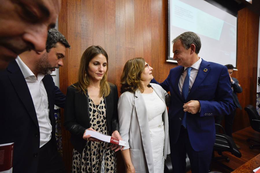 El expresidente del Gobierno vaticina que en España se tardará generaciones «en volver a reconocer y rendir homenaje» a las víctimas del Franquismo