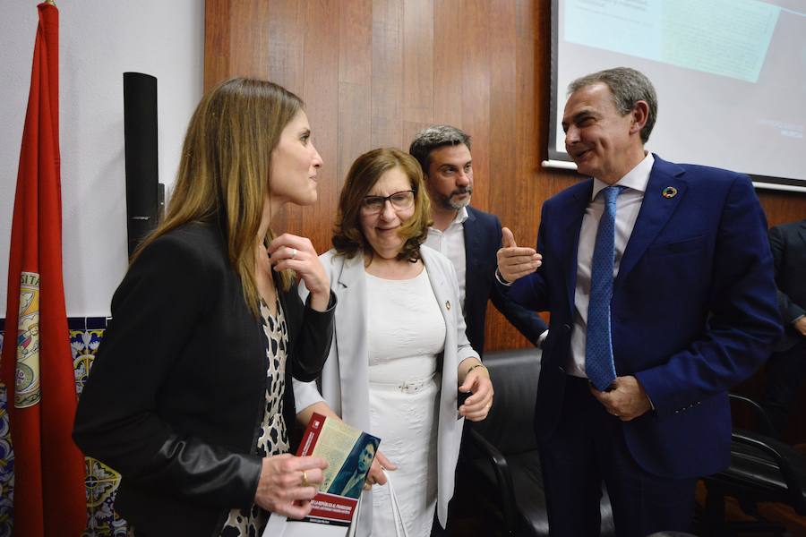 El expresidente del Gobierno vaticina que en España se tardará generaciones «en volver a reconocer y rendir homenaje» a las víctimas del Franquismo