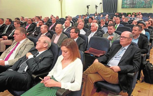 El público asistente a la conferencia de celebración del 40 aniversario del Trasvase en Madrid. 