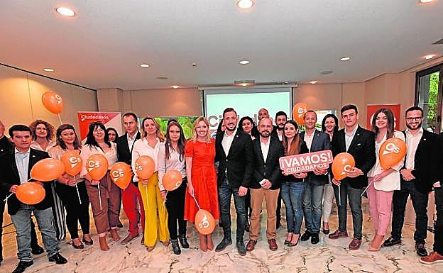 Francisco Morales (c), con los integrantes de la candidatura. 