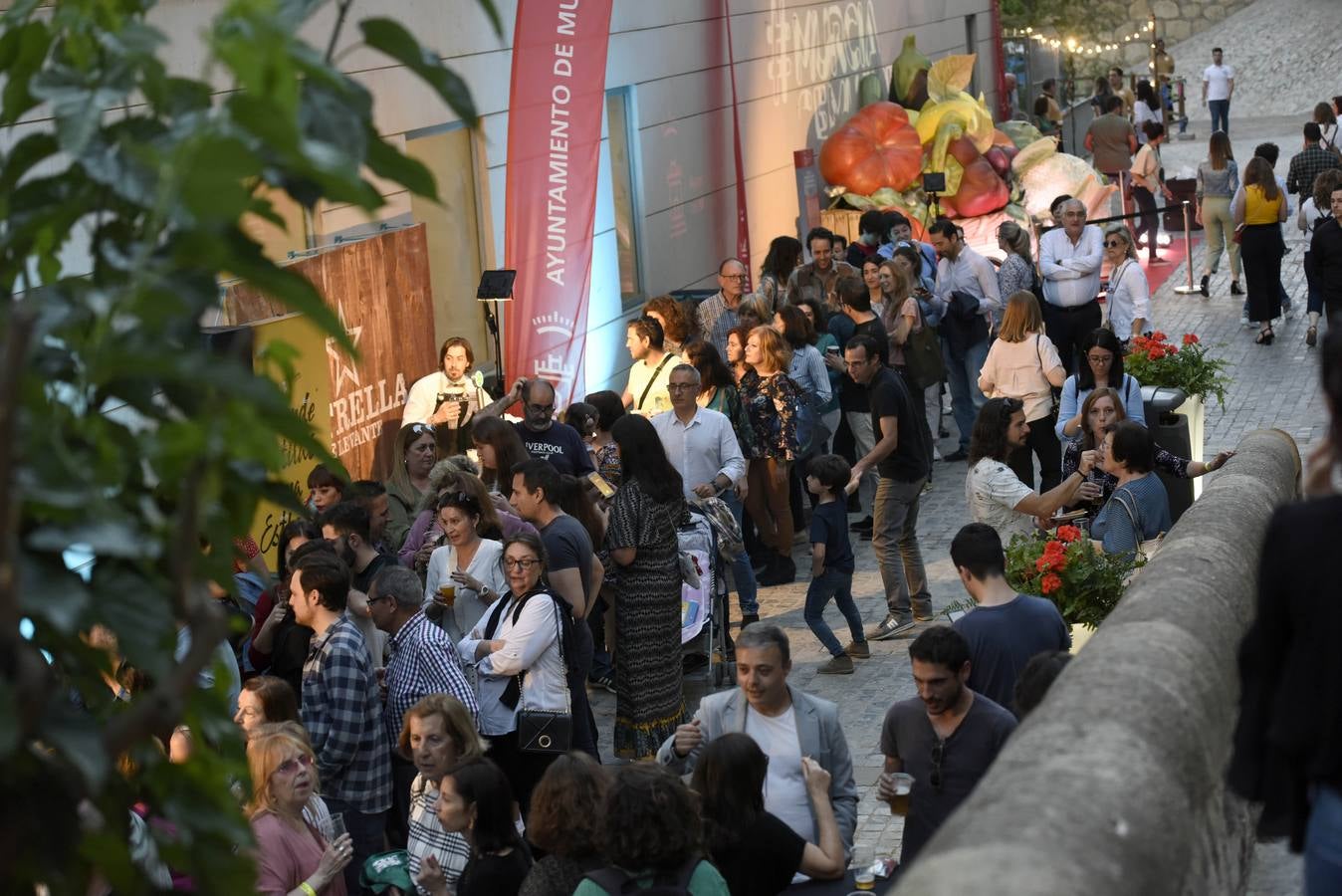 Cientos de jóvenes disfrutaron este jueves en Los Molinos del Río de la nueva edición de #Murciasemueve.