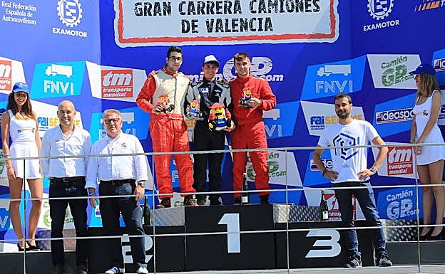 Imagen del podio, con el murciano Pedro Marco subido al segundo puesto del cajón.