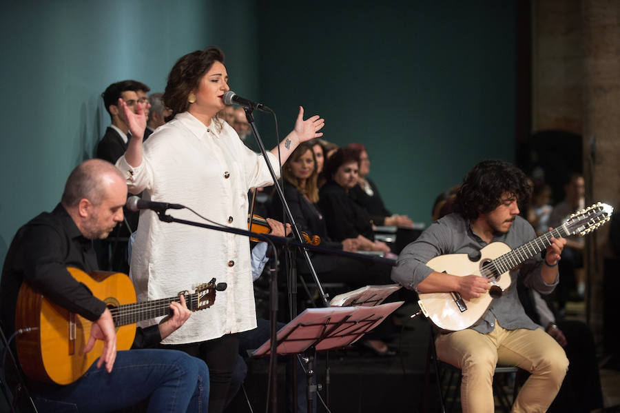 El Almudí acoge el acto conmemorativo del Día de Murcia, presidido por José Ballesta y en el que Mari Trini, Los Parrandboleros, la unidad de trasplantes de la Arrixaca y el grupo Virgen de la Vega recibieron las distinciones de la ciudad