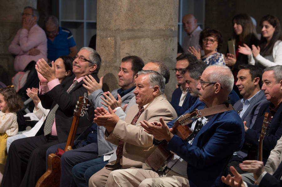 El Almudí acoge el acto conmemorativo del Día de Murcia, presidido por José Ballesta y en el que Mari Trini, Los Parrandboleros, la unidad de trasplantes de la Arrixaca y el grupo Virgen de la Vega recibieron las distinciones de la ciudad