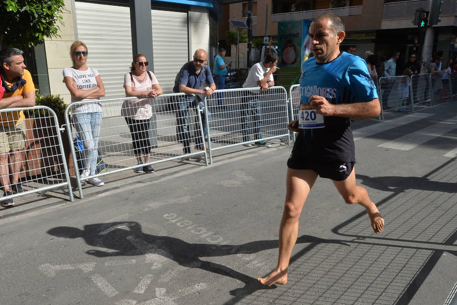 La prueba deportiva bate su récord de participación, con 1.200 inscritos. Antes de dar el pistoletazo de salida,se guardó un minutode silencio en memoriade las víctimas de los terremotos de 2011