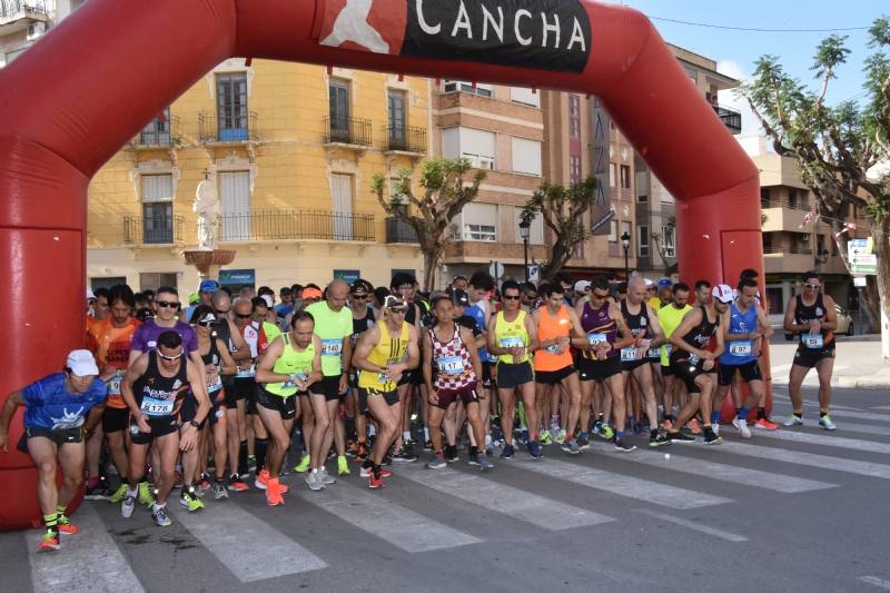 El atleta de Rajaos Runners Alcantarilla se lleva la prueba con un tiempo de 28:24 minutos, por los 35:08 para su compañera de club