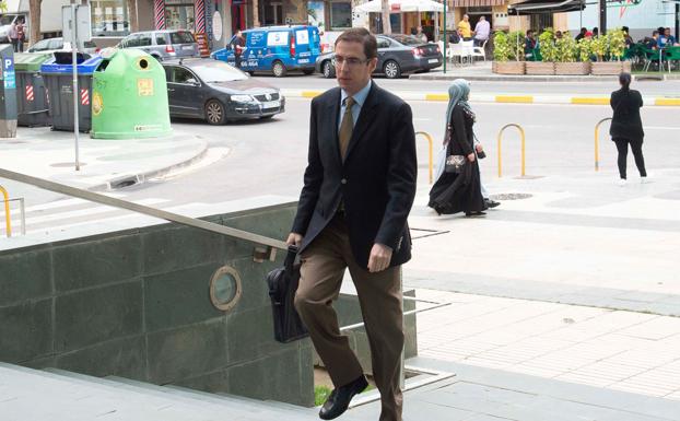 José Carlos González, ayer llegando a los juzgados. 