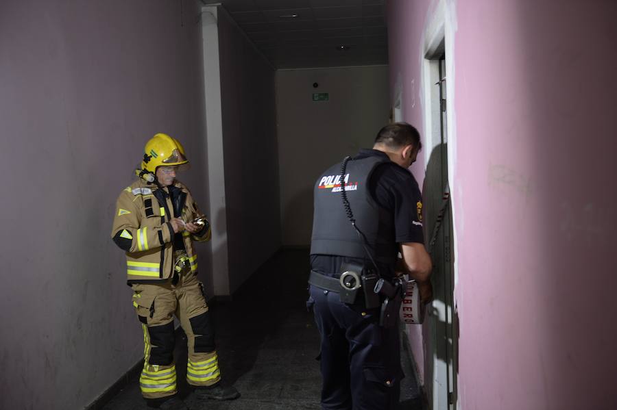 El fuego se originó en un cuadro de contadores presuntamente manipulado para disponer de electricidad de forma ilegal