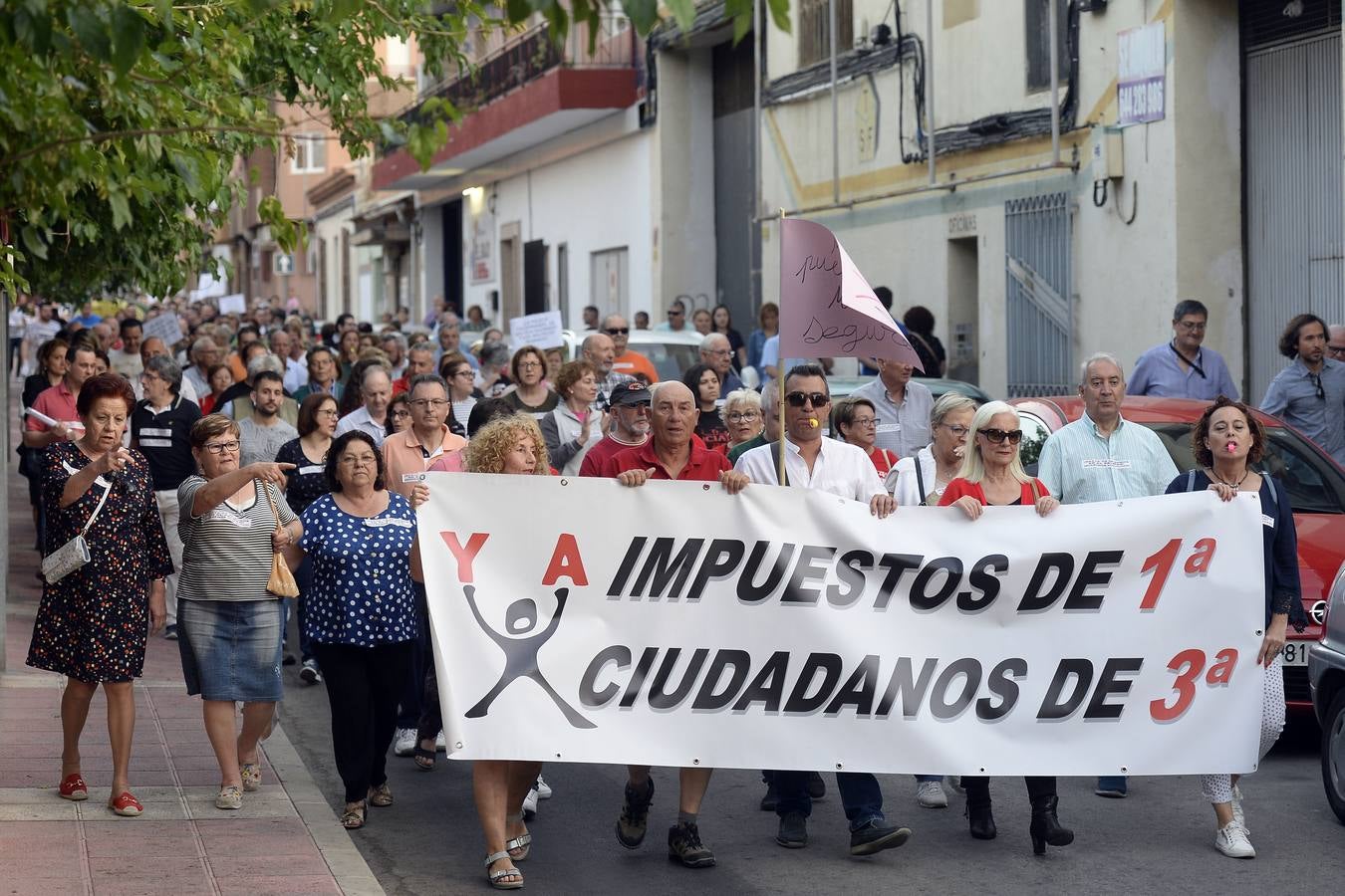 Cientos de personas salieron de sus casas para protestar ante la oleada de robos y hurtos