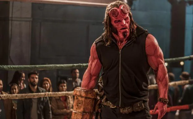 'Hellboy' lucha en los cines contra el amor 'Casi imposible' de Charlize Theron