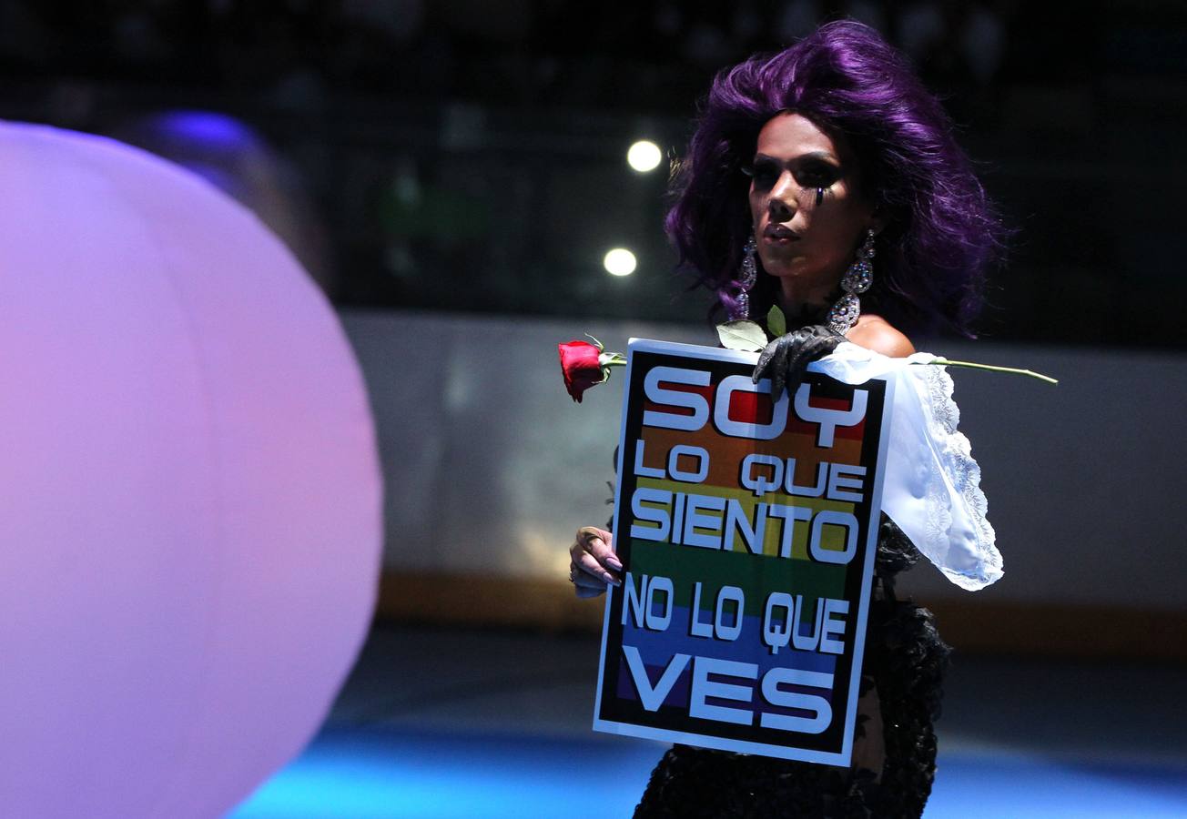 Varios modelos con discapacidad participan en la Pasarela de la Inclusión en Cali (Colombia). En este evento modelos discapacitados, comunidad LGTBI, víctimas de conflicto y comunidades afrocolombianas participan de un espacio de moda, en el que 18 diseñadores muestran colecciones haciendo énfasis en la inclusión.