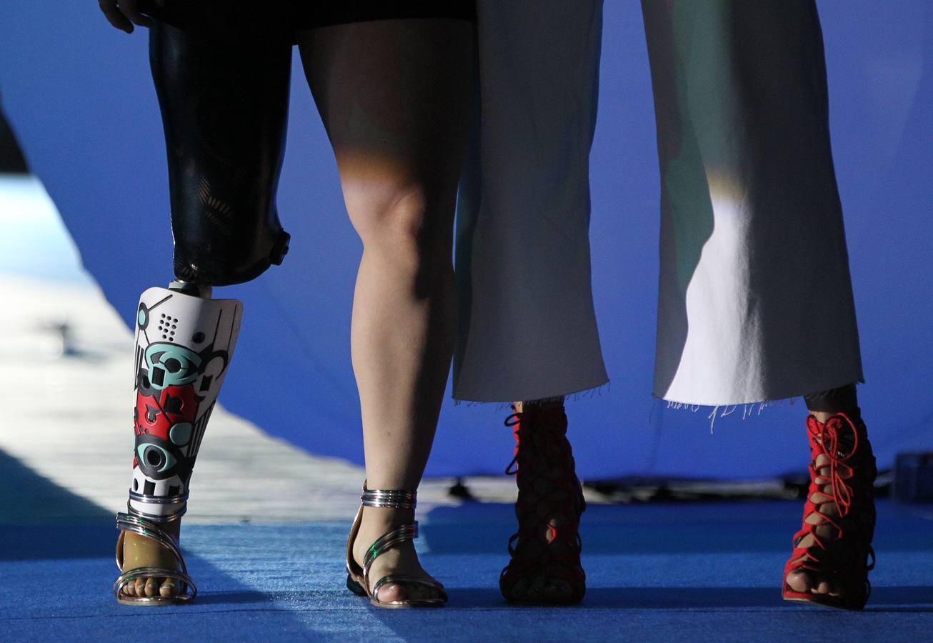 Varios modelos con discapacidad participan en la Pasarela de la Inclusión en Cali (Colombia). En este evento modelos discapacitados, comunidad LGTBI, víctimas de conflicto y comunidades afrocolombianas participan de un espacio de moda, en el que 18 diseñadores muestran colecciones haciendo énfasis en la inclusión.