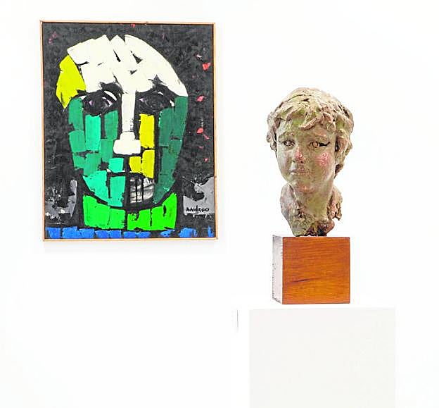 Pintura y escultura.Dos de las obras que pueden contemplarse en el Muram. Un óleo de María Dolores Andreo y una escultura de Elisa Séiquer. 