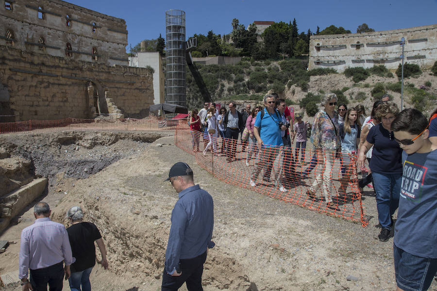 La ciudad portuaria se suma un año más la gran fiesta del arte y la historia con la celebración del Día Internacional de los Museos, que vuelve a atraer a numerosos visitantes, también de fuera de la Región y del extranjero