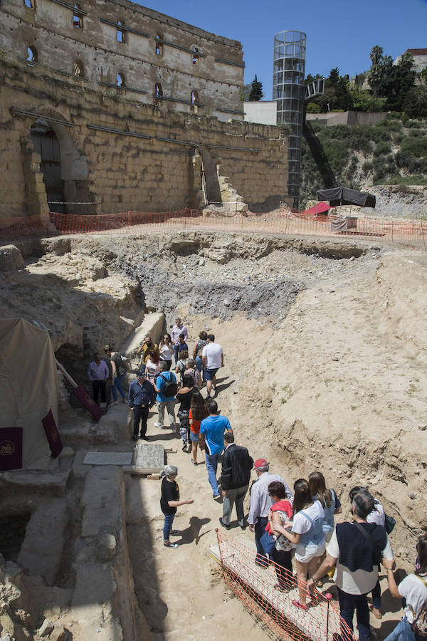 La ciudad portuaria se suma un año más la gran fiesta del arte y la historia con la celebración del Día Internacional de los Museos, que vuelve a atraer a numerosos visitantes, también de fuera de la Región y del extranjero