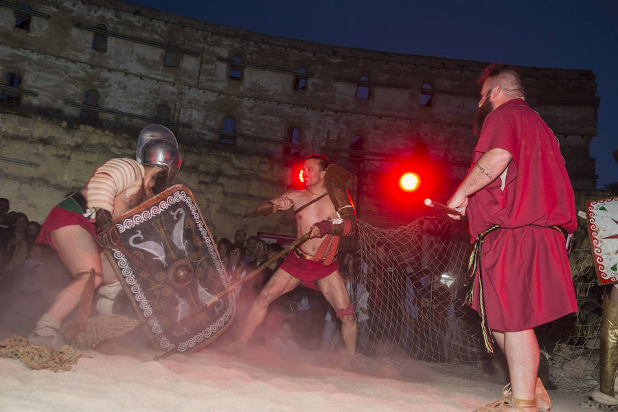La ciudad portuaria se suma un año más la gran fiesta del arte y la historia con la celebración del Día Internacional de los Museos, que vuelve a atraer a numerosos visitantes, también de fuera de la Región y del extranjero