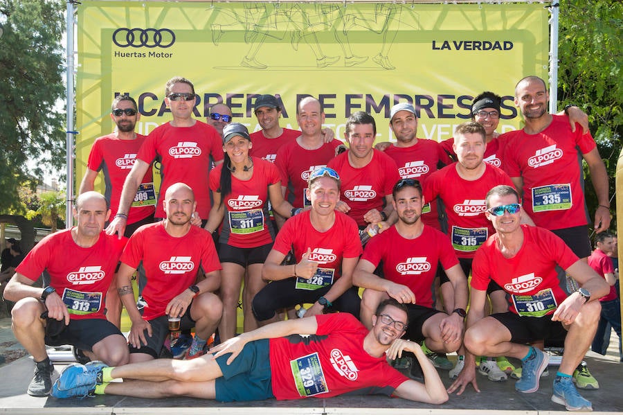 Más de 900 corredores participan en la prueba de 10 kilómetros, con salida y meta en el Paseo del Malecón, representando los colores de sus compañías