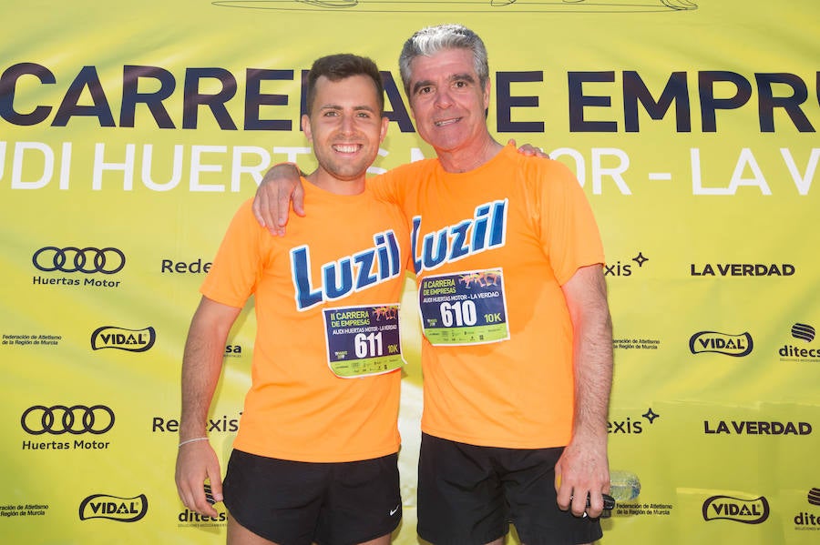 Más de 900 corredores participan en la prueba de 10 kilómetros, con salida y meta en el Paseo del Malecón, representando los colores de sus compañías