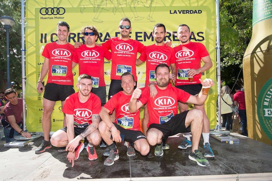 Más de 900 corredores participan en la prueba de 10 kilómetros, con salida y meta en el Paseo del Malecón, representando los colores de sus compañías