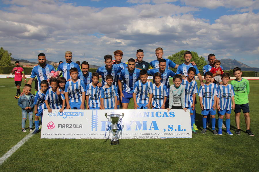 Finalmente se dio la peor de las combinaciones, perdieron los vinícolas 1-2 frente a Marbella y vencieron sus rivales directos, Recreativo Granada y Sanluqueño