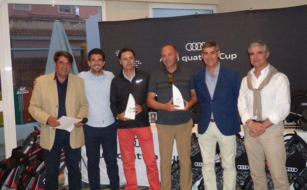 Ganadores del torneo junto a organizadores y patrocinadores.