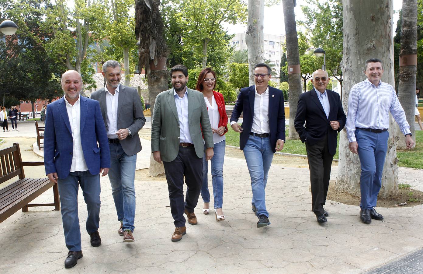 'La Verdad' reúne en la jornada de reflexión a los principales aspirantes a la presidencia de la Región, que desplegaron sonrisas con algún 'recadito'