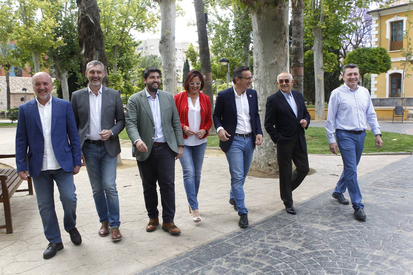 'La Verdad' reúne en la jornada de reflexión a los principales aspirantes a la presidencia de la Región, que desplegaron sonrisas con algún 'recadito'