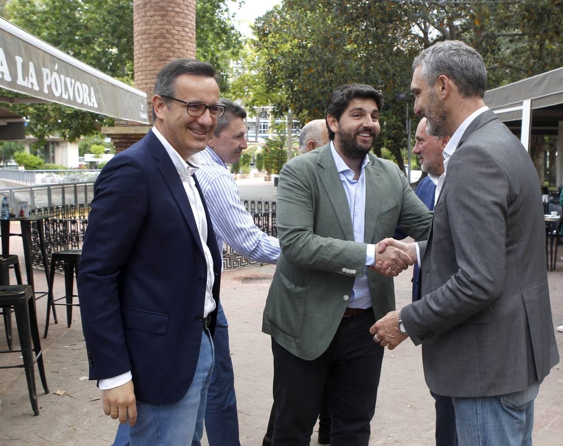 'La Verdad' reúne en la jornada de reflexión a los principales aspirantes a la presidencia de la Región, que desplegaron sonrisas con algún 'recadito'