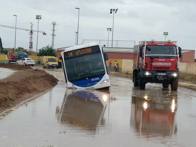 La carretera con un autobús atrapado, en septiembre de 2018. 