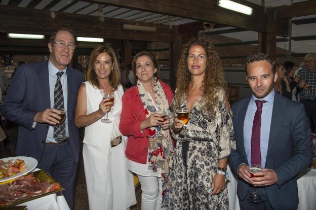 Enrique Madrid, María Isabel Medina y Rosa, Silvia y Alfonso García. 